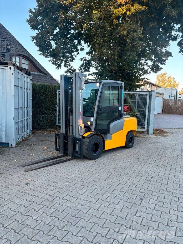 Jungheinrich TFG 435 Nestekaasutrukit