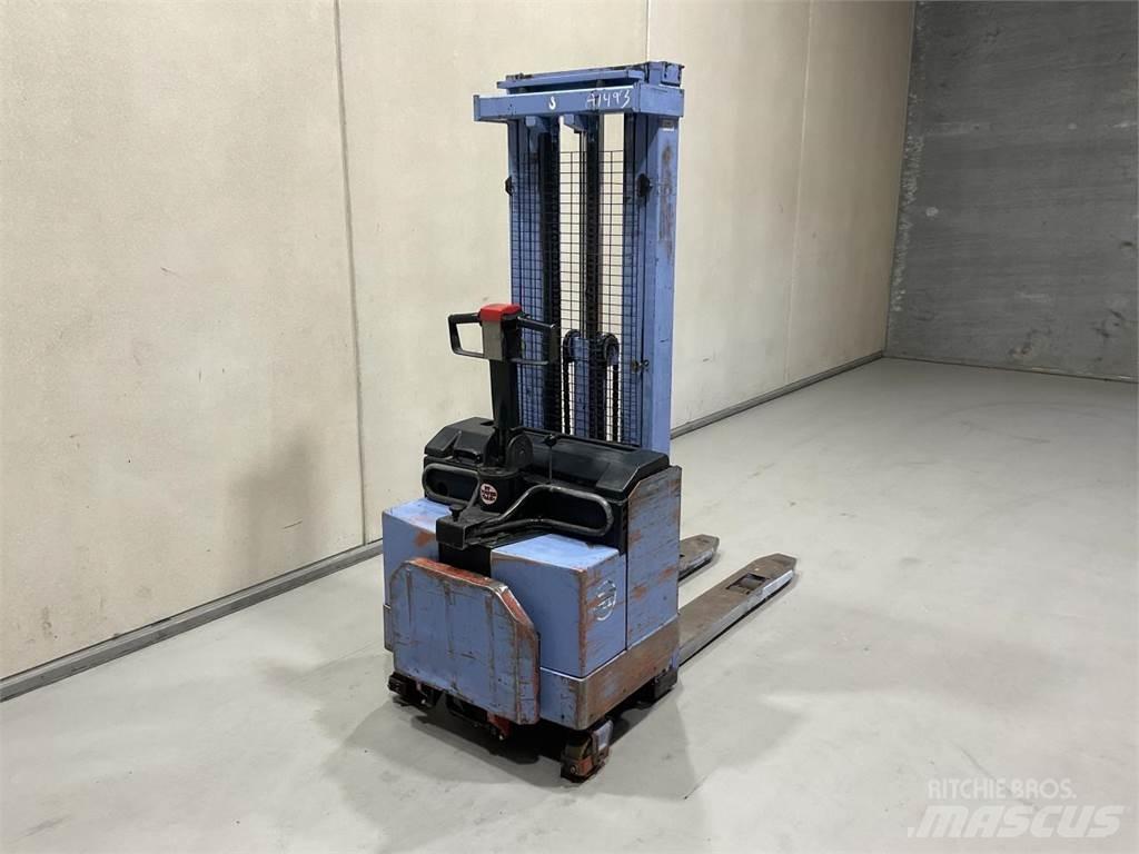 BT LSV 1250 E Ajettavat pinoamisvaunut