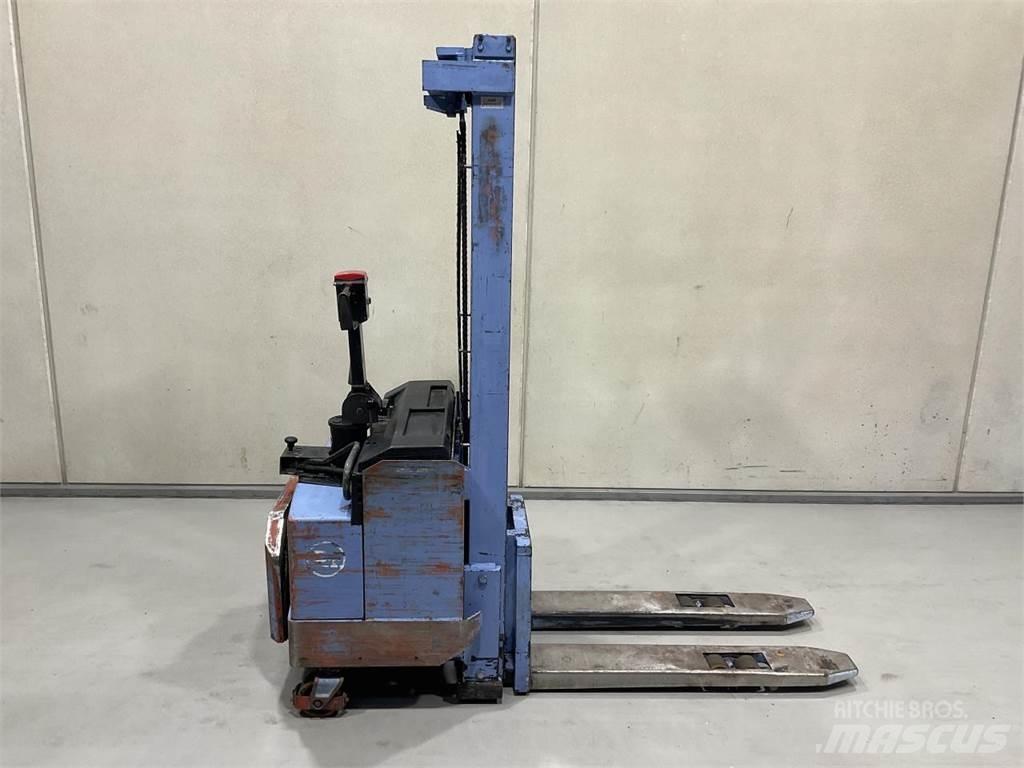 BT LSV 1250 E Ajettavat pinoamisvaunut
