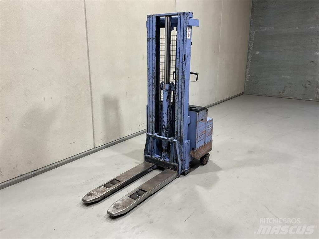 BT LSV 1250 E Ajettavat pinoamisvaunut
