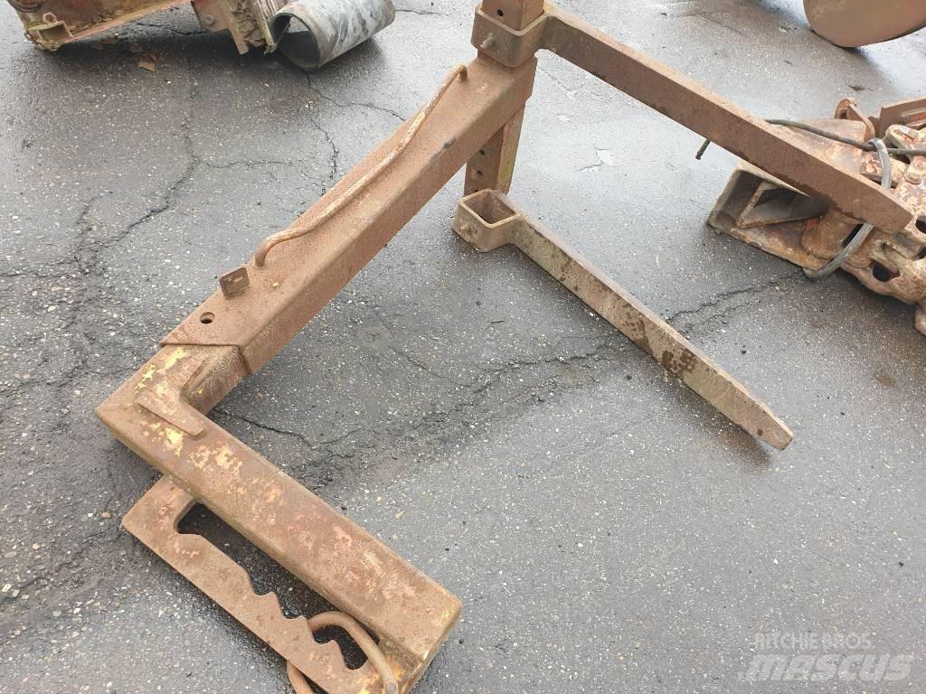  Frame with forks Trukkihaarukat