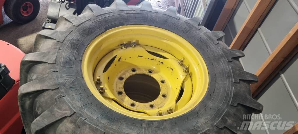 Michelin 14.9R24 Renkaat ja vanteet