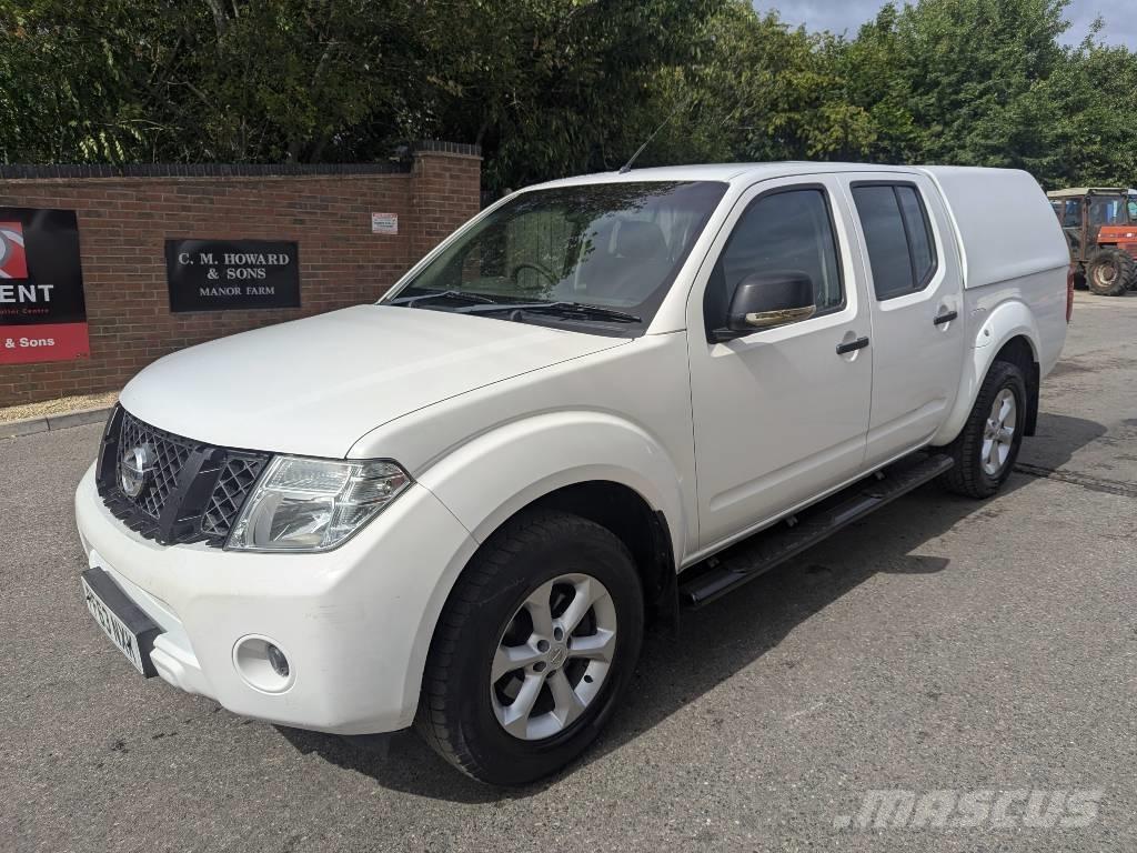 Nissan Navara Lava-autot