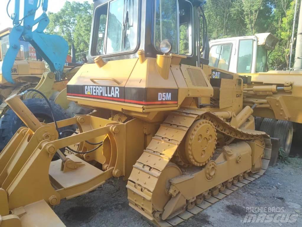 CAT D 5 M Telaketjupuskutraktorit