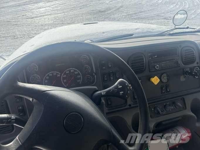 Freightliner M2-112 Umpikorikuorma-autot