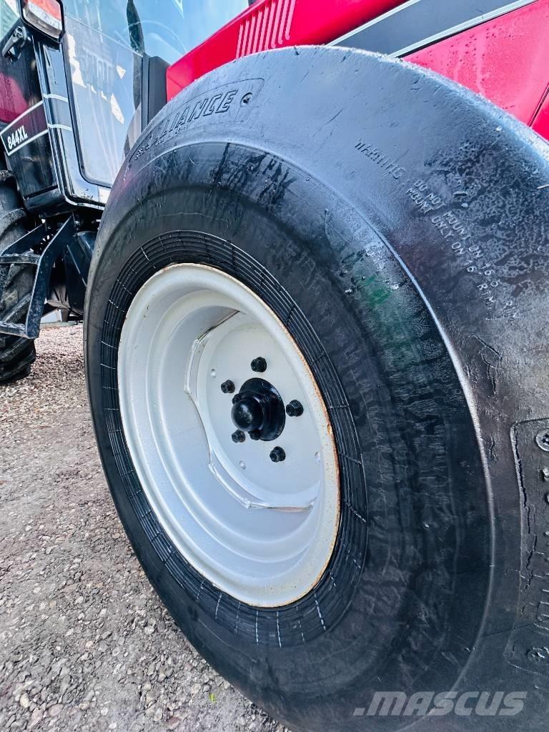 CASE 844 XL Traktorit