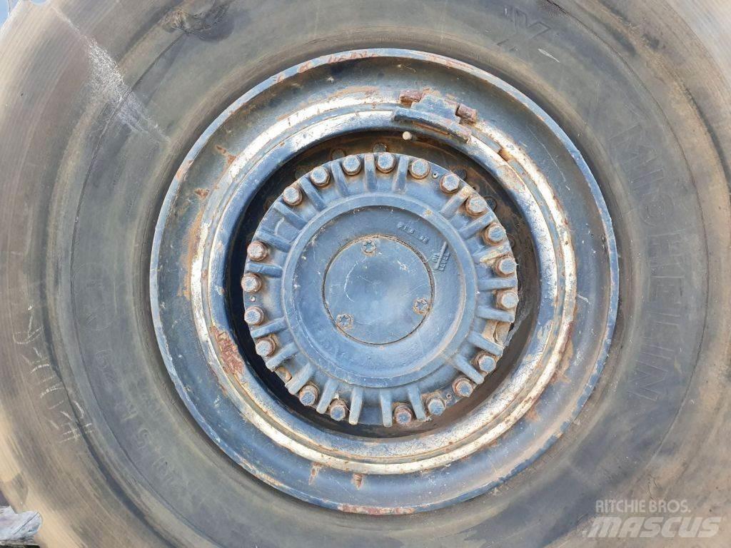 Michelin 29.5 R29 Renkaat ja vanteet