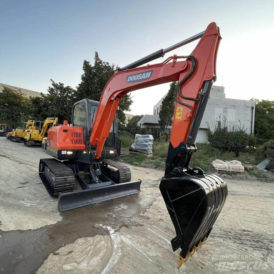 Doosan DX 60 Minikaivukoneet < 7t