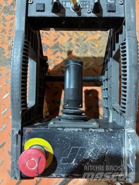 JLG ES3246 Saksilavat