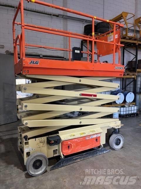 JLG ES3246 Saksilavat