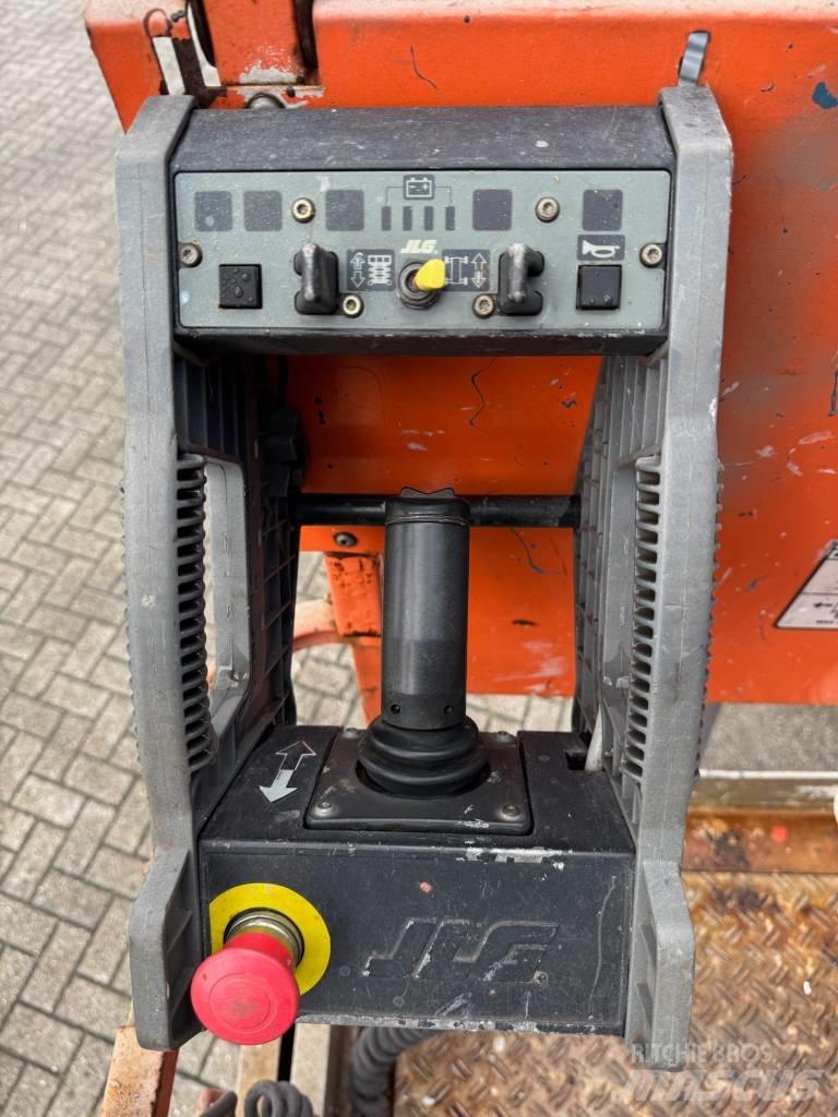 JLG 2646 ES Saksilavat
