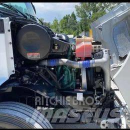 Volvo VNL 64T200 Tractor Units