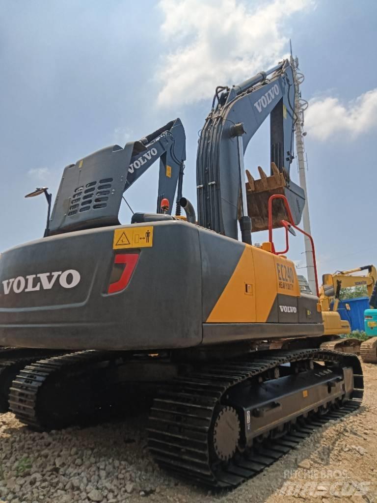 Volvo EC 240 Telakaivukoneet