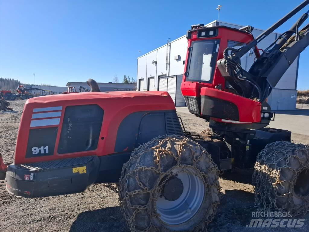 Komatsu 911 Harvesterit