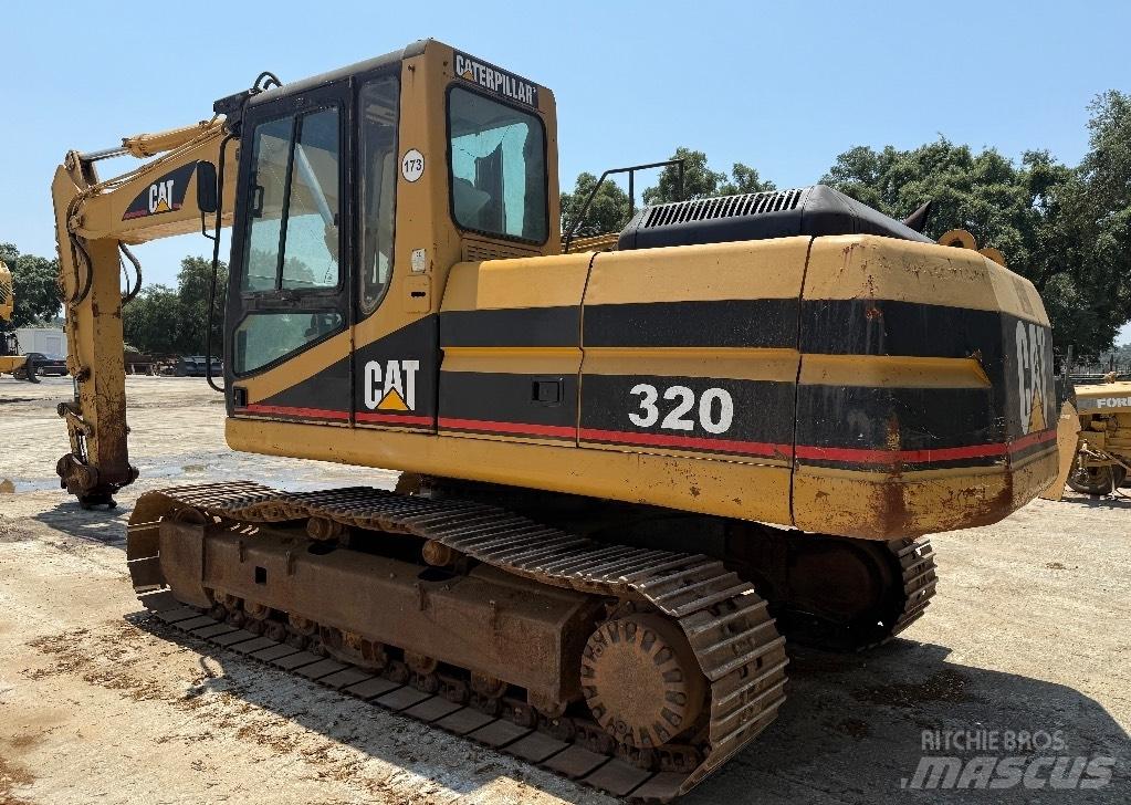 CAT 320 L Telakaivukoneet
