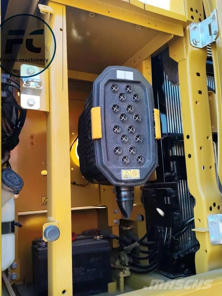 CAT 323 Telakaivukoneet