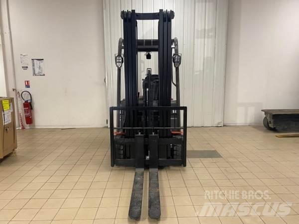 Manitou ME320 Maastotrukit