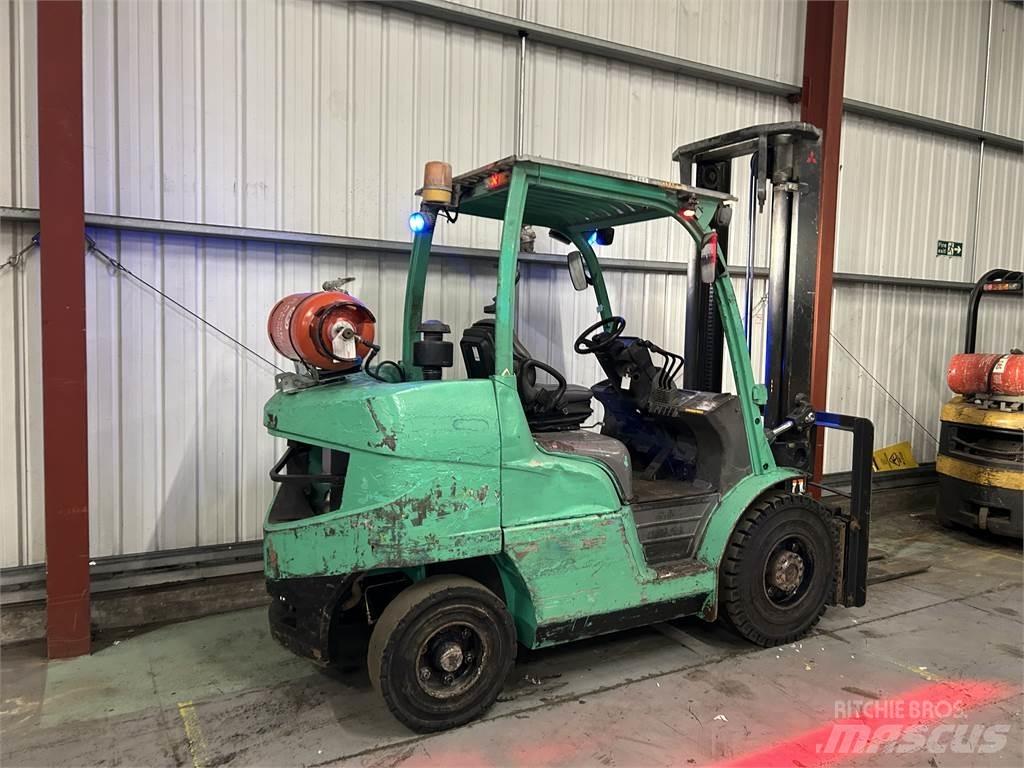Mitsubishi FG40NT Nestekaasutrukit