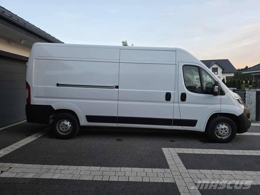 Opel Movano Pakettiautot