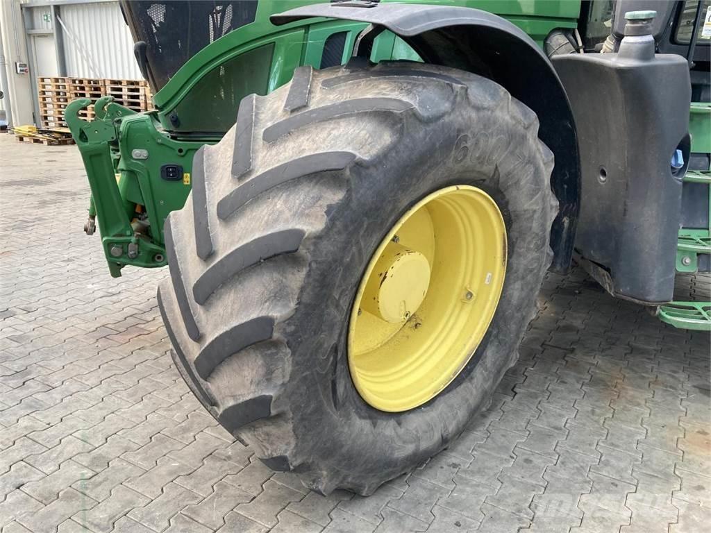 John Deere 6230R Traktorit