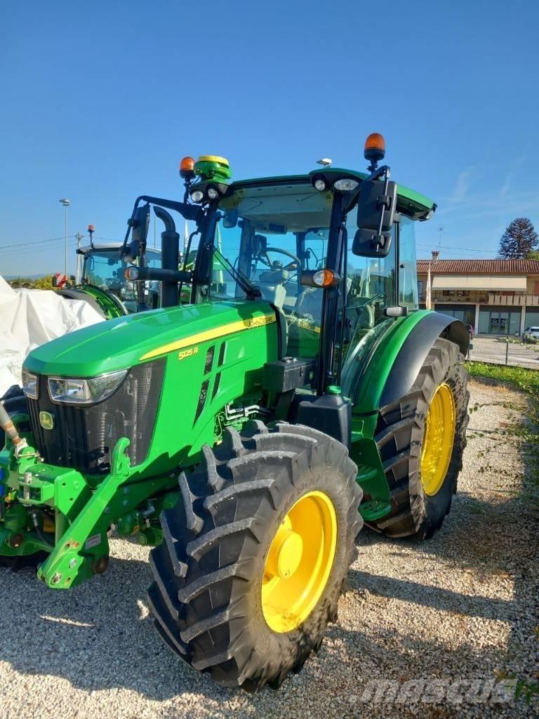 John Deere 5125 R Traktorit