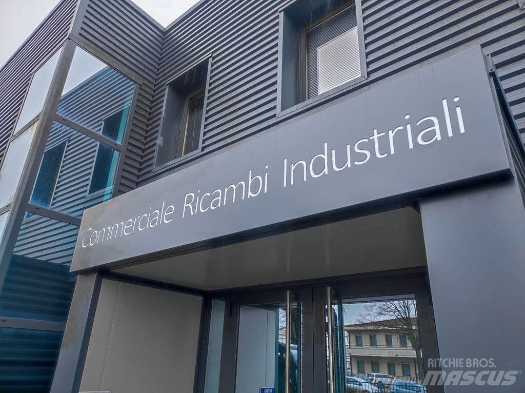 Iveco TURBOTECH Ohjaamot ja sisustat