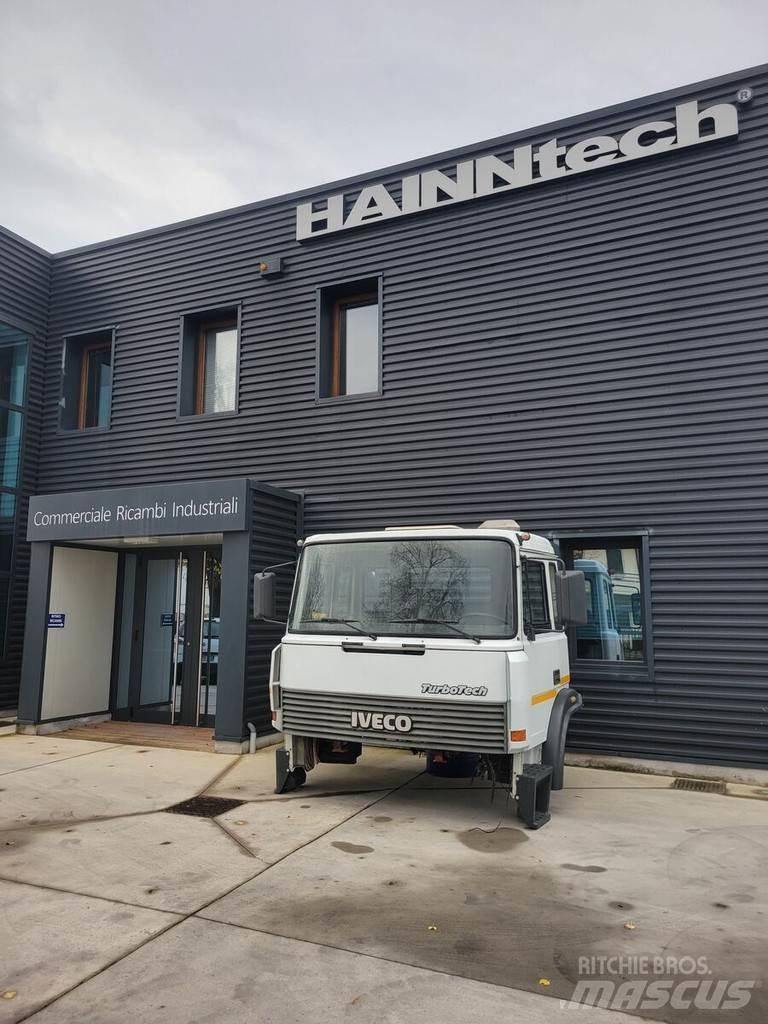 Iveco TURBOTECH Ohjaamot ja sisustat