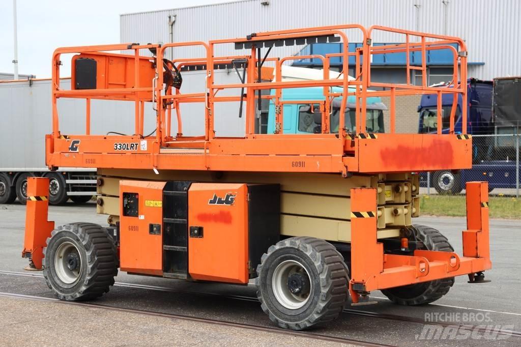 JLG 330LRT Saksilavat