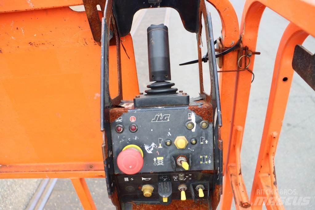 JLG 330LRT Saksilavat