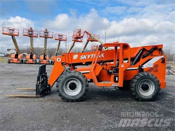 SkyTrak 8042 Kurottajat