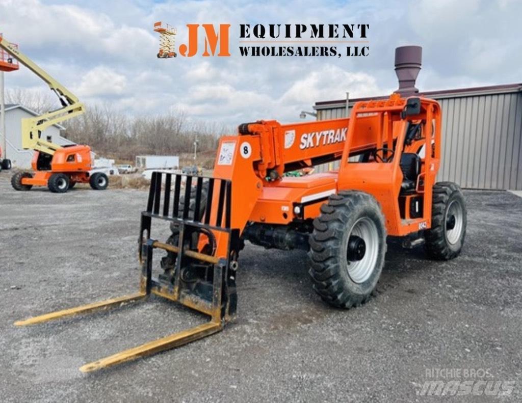 SkyTrak 8042 Kurottajat