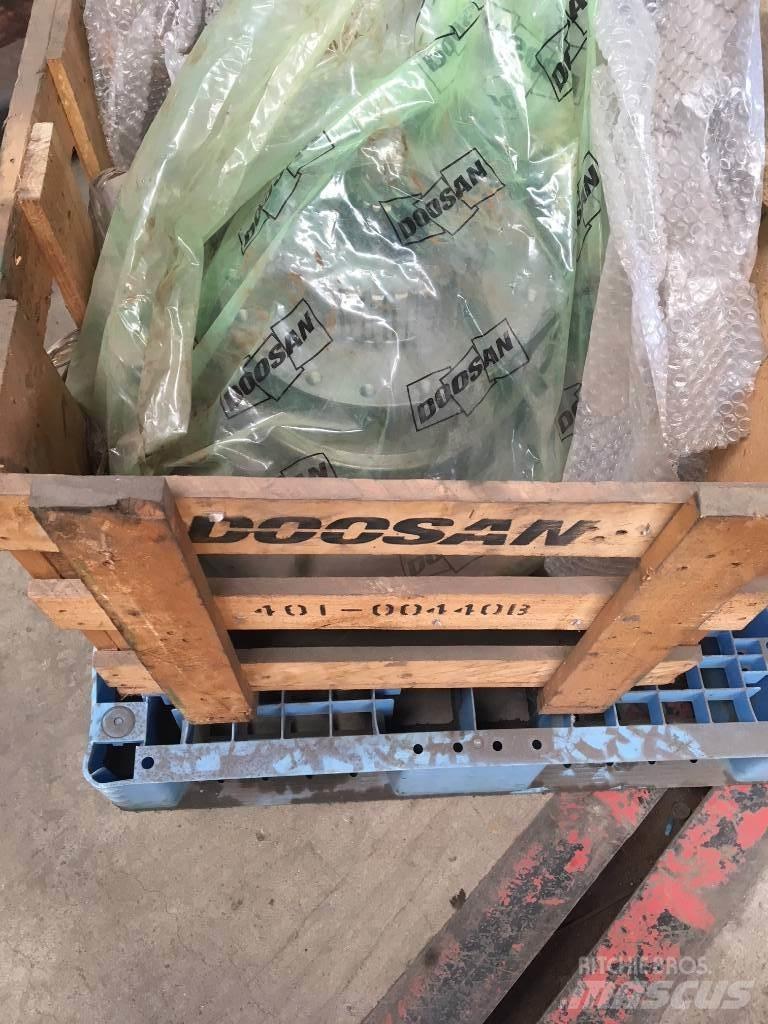 Doosan DX 300 Telakaivukoneet