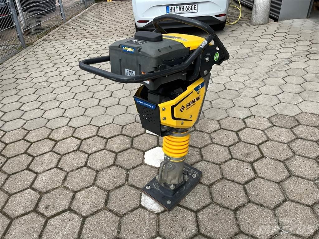 Bomag BT60E Tärylevyt