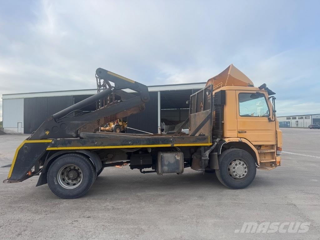Scania P 82 H Nostovarsi-vaihtolavakuorma-autot