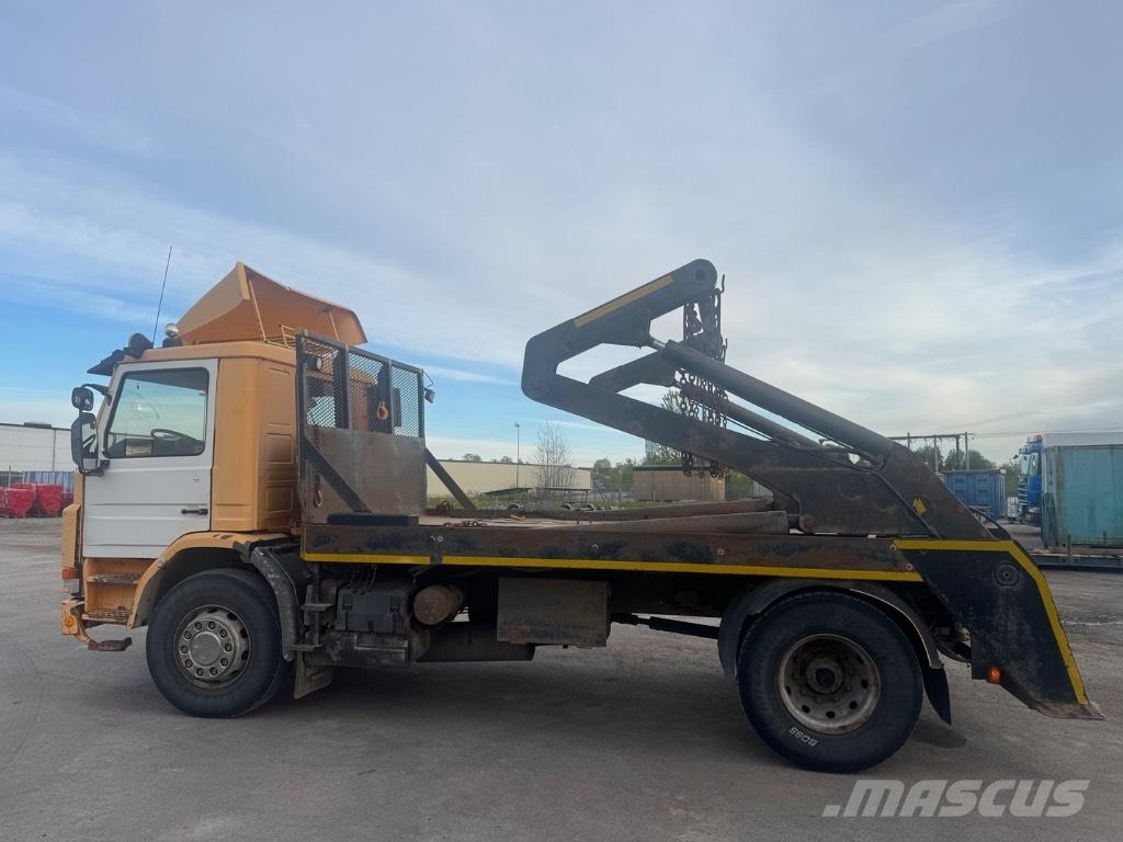 Scania P 82 H Nostovarsi-vaihtolavakuorma-autot