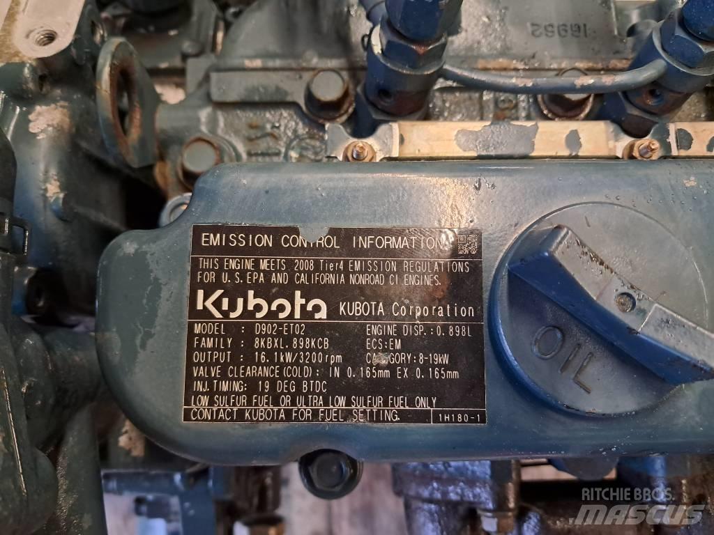 Kubota D-902 Moottorit