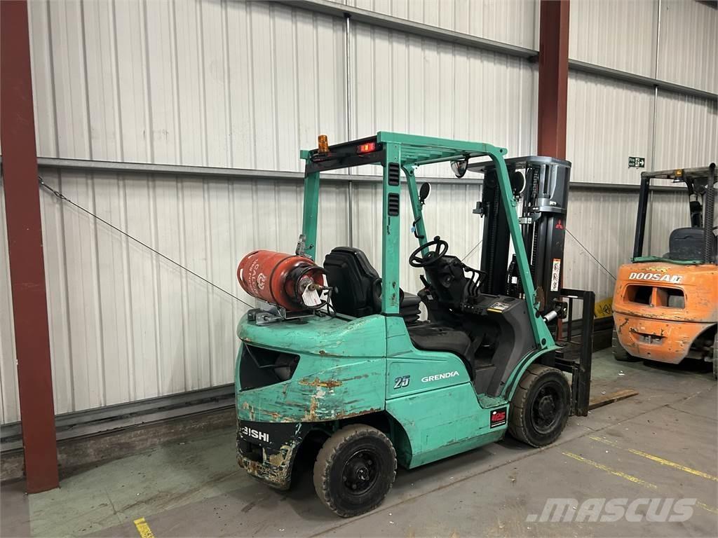 Mitsubishi FG25NT Nestekaasutrukit