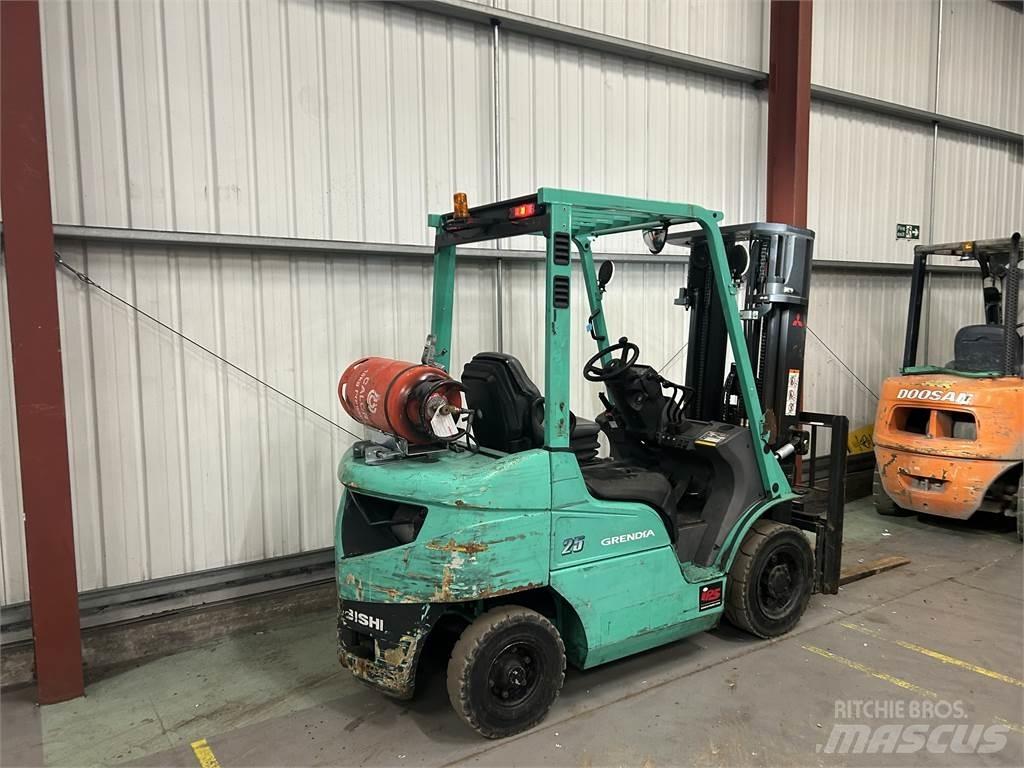 Mitsubishi FG25NT Nestekaasutrukit