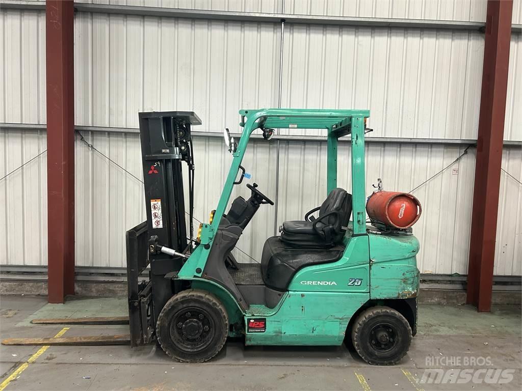 Mitsubishi FG25NT Nestekaasutrukit