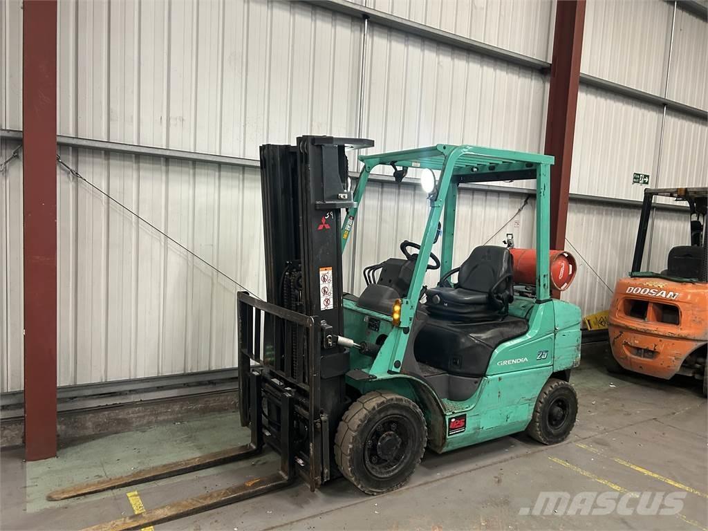 Mitsubishi FG25NT Nestekaasutrukit