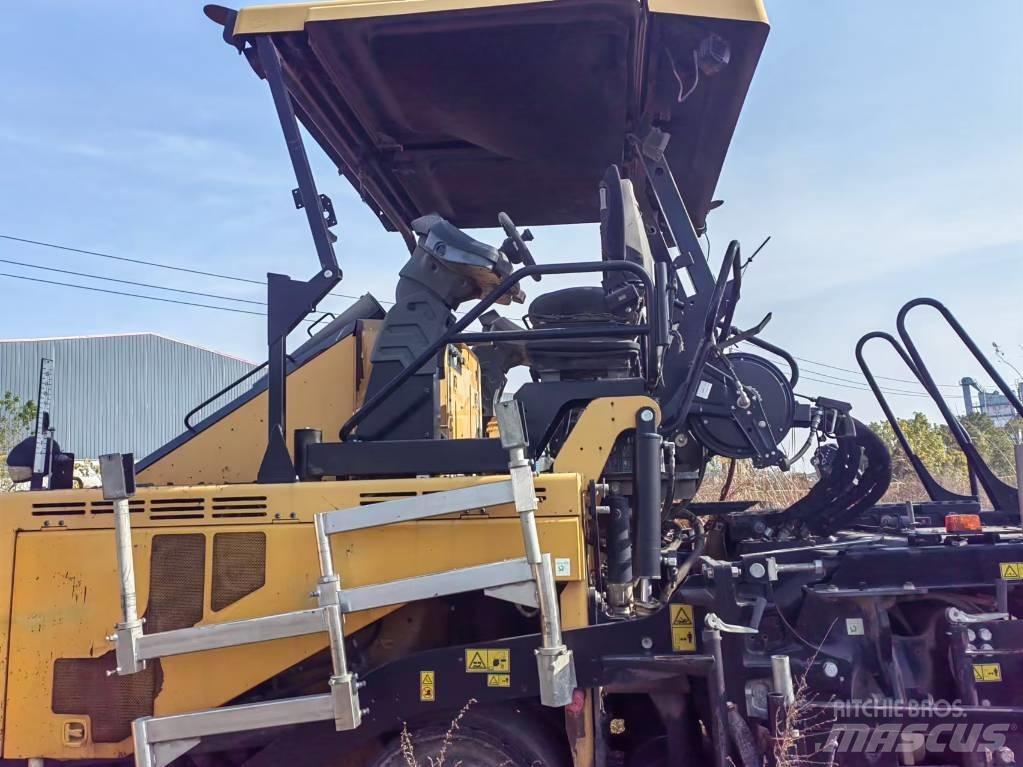 CAT AP655F Asfalttikoneet