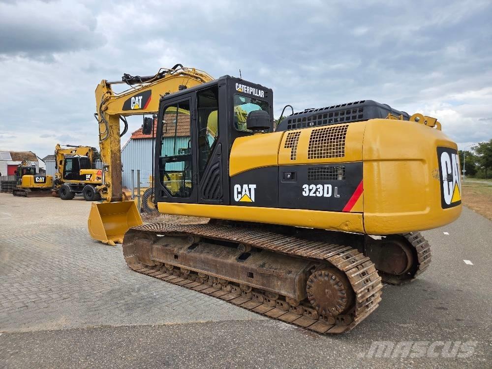 CAT 323DL Telakaivukoneet