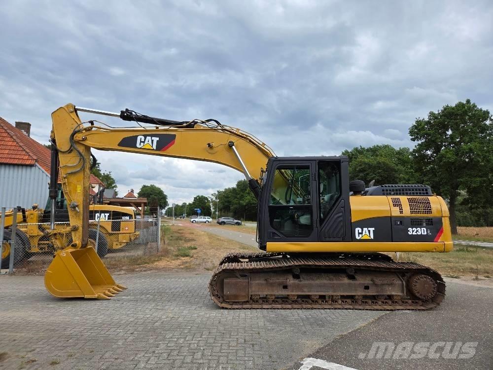 CAT 323DL Telakaivukoneet
