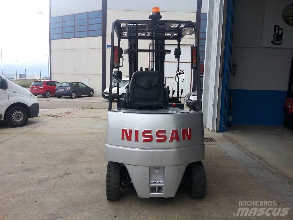 Nissan Q02L25CU Sähkötrukit