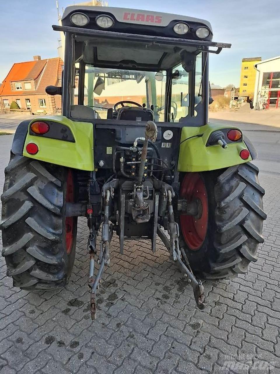 CLAAS AXOS 330 CX Traktorit