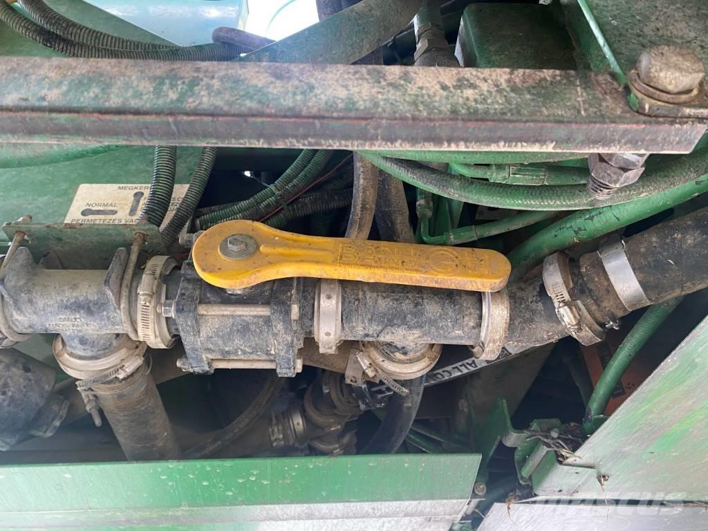 John Deere 4720 Itsekulkevat ruiskut