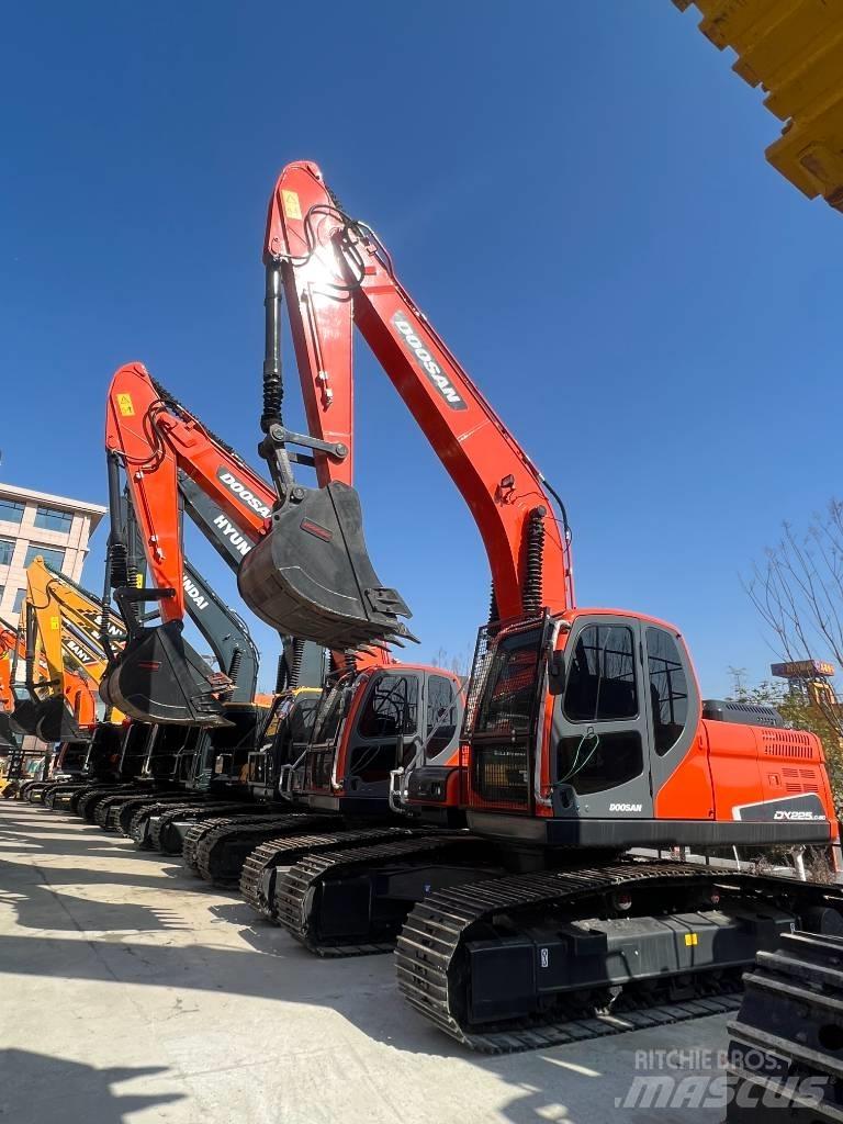 Doosan DX 225 Telakaivukoneet