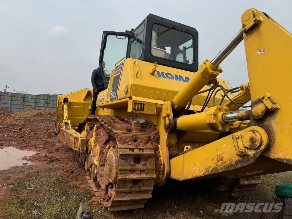 Komatsu D 375 A Telaketjupuskutraktorit