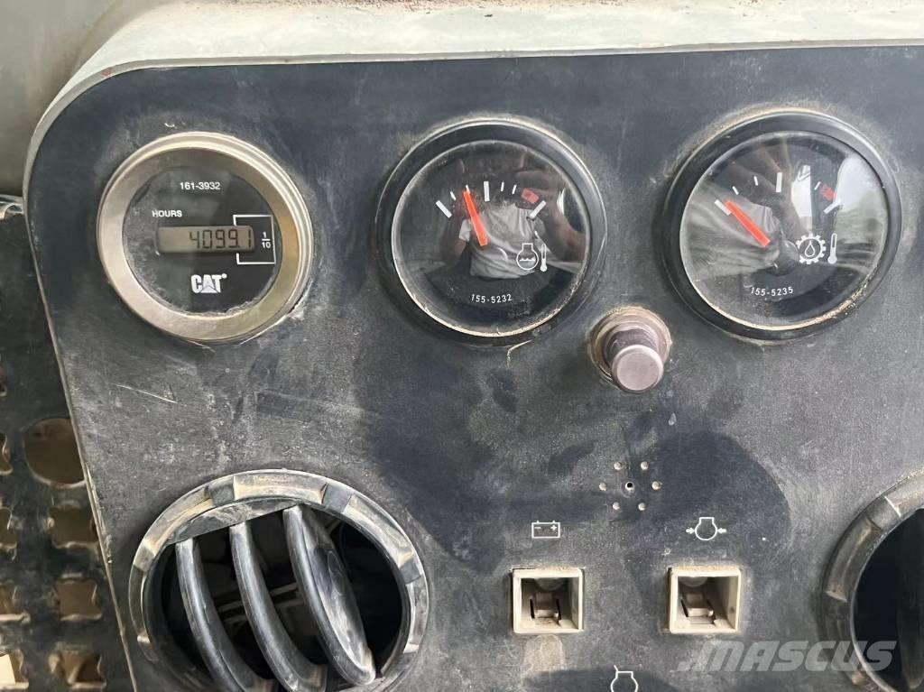 CAT D7G2 Telaketjupuskutraktorit