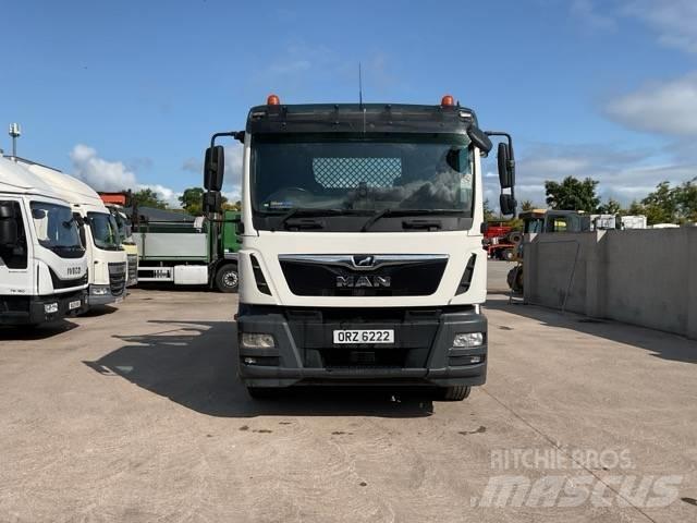 MAN TGM 18.250 Nostovarsi-vaihtolavakuorma-autot